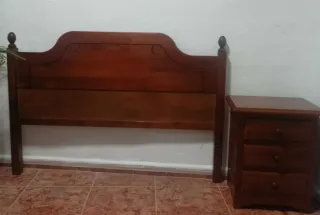 cabesero cama con una mesa regalo