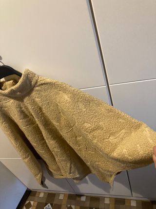 Sudadera tipo poncho Zara borreguito beige
