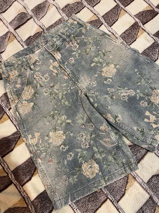 Zara Pantalón Corto Carpintero Estampado Floral