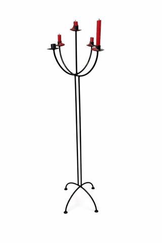 Ingresso con specchio e candelabro in metallo nero