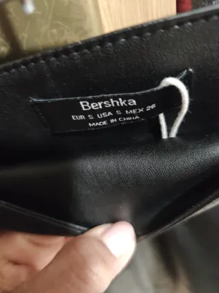 Falda polipiel negra cremalleras Talla S