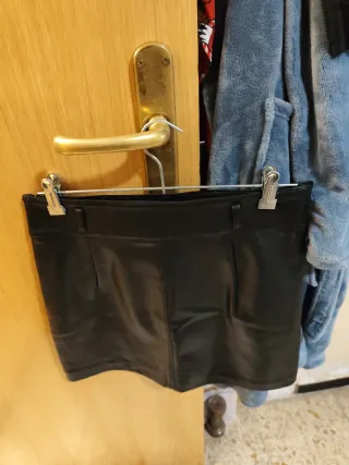 Falda polipiel negra cremalleras Talla S