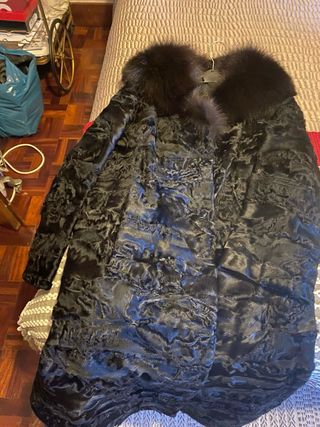 Abrigo Astrakan Negro Cuello Zorro