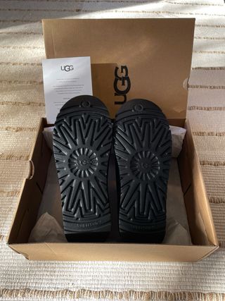 UGG Tasman Preto