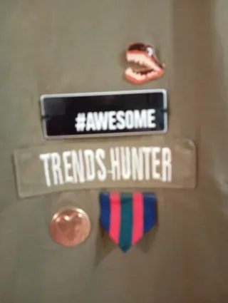 Camisa Zara TRF verde militar con parches