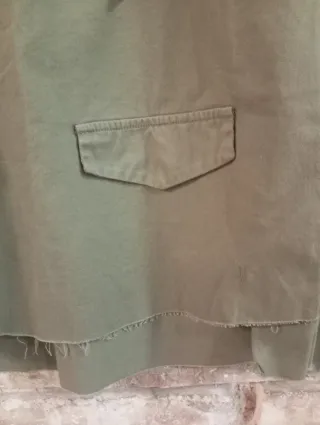 Camisa Zara TRF verde militar con parches