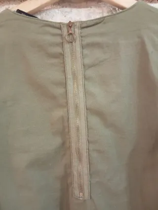 Camisa Zara TRF verde militar con parches