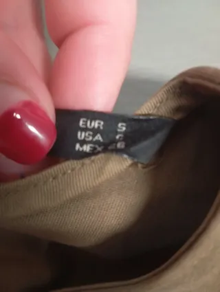 Camisa Zara TRF verde militar con parches