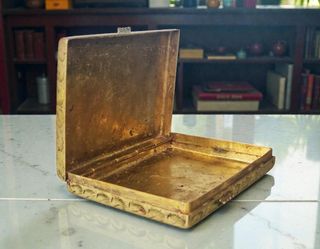 Pitillera antigua latón esmaltado floral