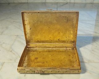 Pitillera antigua latón esmaltado floral