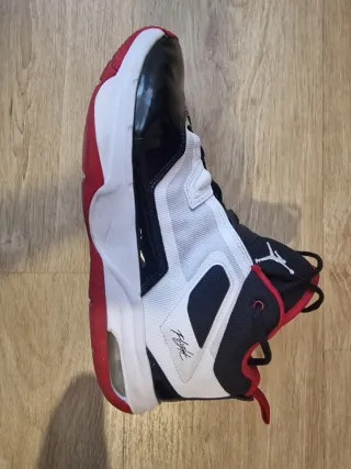 Zapatillas Jordan Stay Loyal 3 Negro Rojo