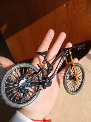 Réplica bicicleta MTB metálica miniatura colección