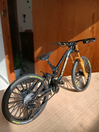 Réplica bicicleta MTB metálica miniatura colección