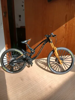 Réplica bicicleta MTB metálica miniatura colección