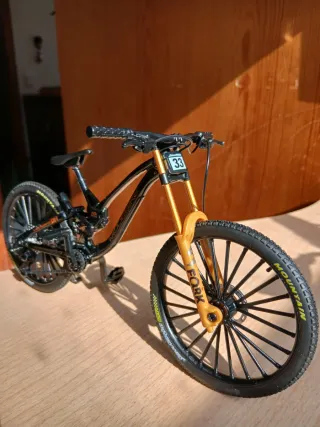 Réplica bicicleta MTB metálica miniatura colección