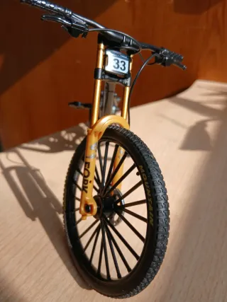 Réplica bicicleta MTB metálica miniatura colección