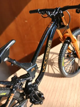 Réplica bicicleta MTB metálica miniatura colección
