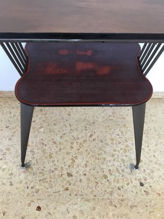 Mesa auxiliar con ruedas