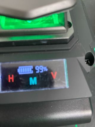 Nivel láser con trípode y maletín