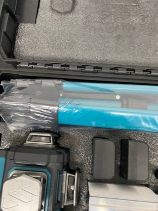 Nivel láser con trípode y maletín