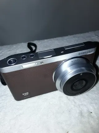 Retro cámara digital sin espejo Samsung NX Mini