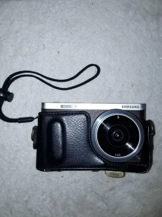 Retro cámara digital sin espejo Samsung NX Mini