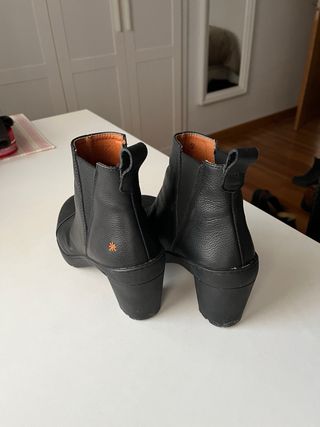 Botines de cuero negros