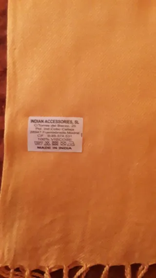 Fular naranja con flecos