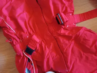 Mono de nieve Decathlon rojo