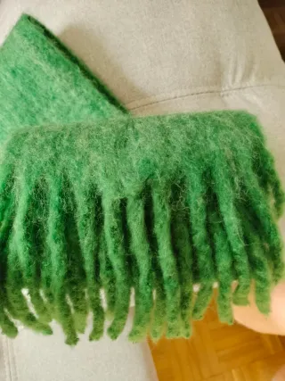 Jersey y bufanda verde mujer