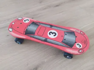 Monopatín. Mide 53cm.