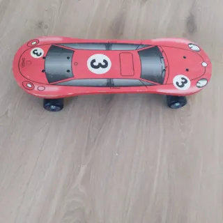 Monopatín. Mide 53cm.