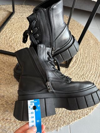 Borcegos negros mujer