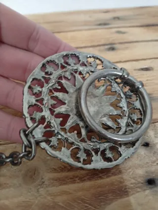 Cinturón con medallones y piedra turquesa