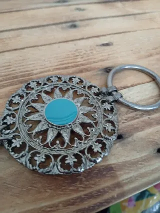 Cinturón con medallones y piedra turquesa