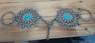 Cinturón con medallones y piedra turquesa