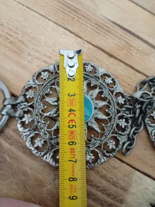 Cinturón con medallones y piedra turquesa