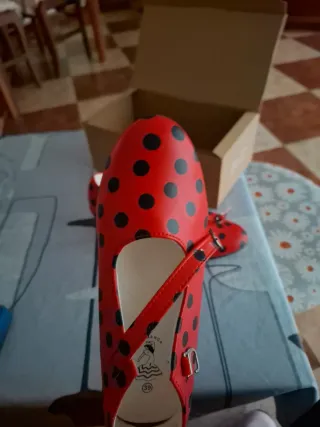 Zapatos Flamenco Sevillana Lunares Rojos
