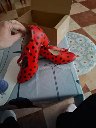 Zapatos Flamenco Sevillana Lunares Rojos