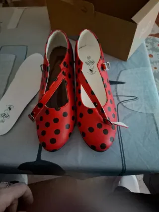Zapatos Flamenco Sevillana Lunares Rojos