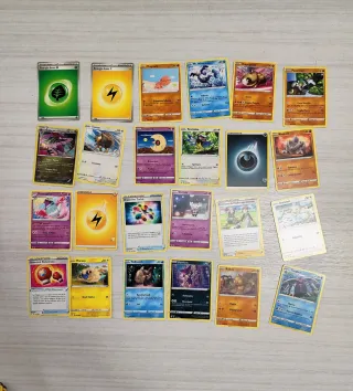 Pokemon  Mazzo 100 carte.dal 2016 al 2023.
