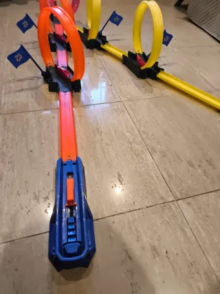 Hot Wheels Multi-Loop Race Off
