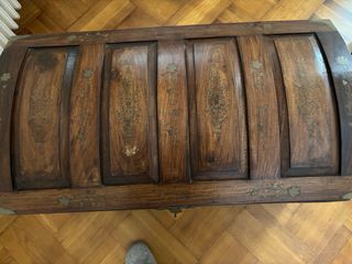 Baúl de madera con marquetería