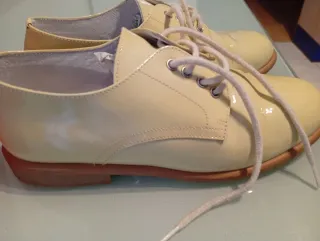 Zapatos comunión beige charol