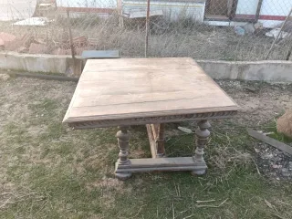 Mesa antigua de madera