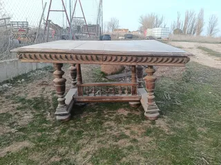 Mesa antigua de madera