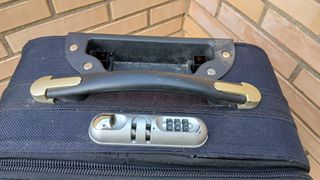 Maleta mediana negra con ruedas