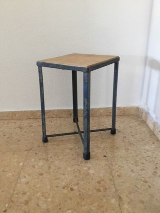 Mesita auxiliar industrial metal y madera