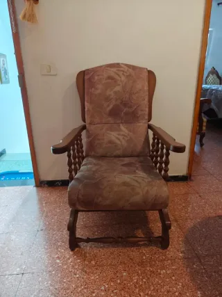 Sofá cama de salón madera y tela y dos mecedoras