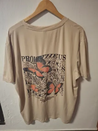 Camiseta oversize beige mariposas – Romwe Talla L